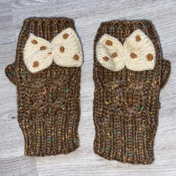 Knit Finger Cutout Mittens - Picture 2 of 3